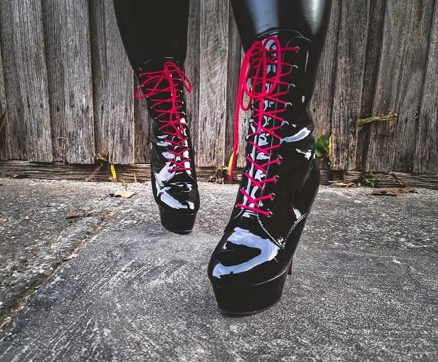 Kiss, Kiss Kiss - Review